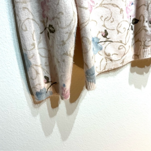 Liz Claiborne Floral Knit Sweater Size L. Calm Soft Pattern Like New Comfortable - Picture 6 of 8